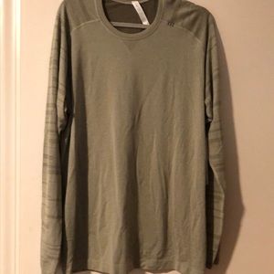 Lululemon Men’s workout shirt